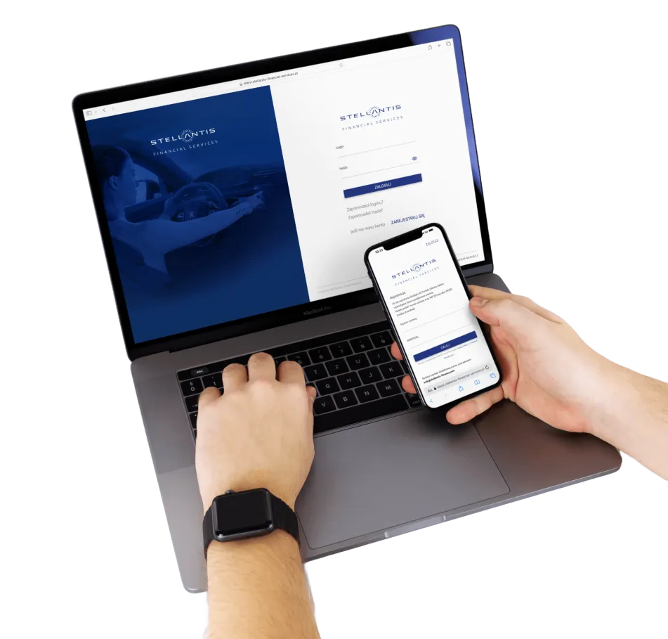 Laptop i telefon w rękach osoby